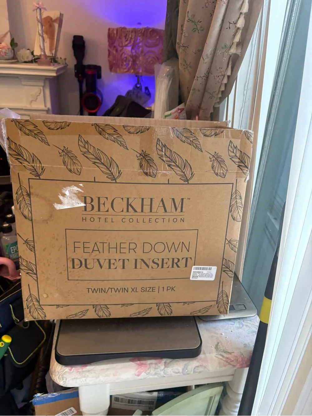 New Open Box Twin/TwinXL Beckham Hotel Collection Feather Down Comforter